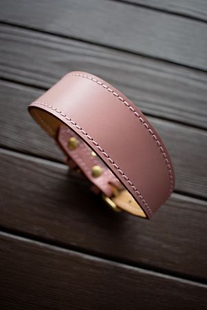 Нежно-розовый кожаный ошейник-селедка
