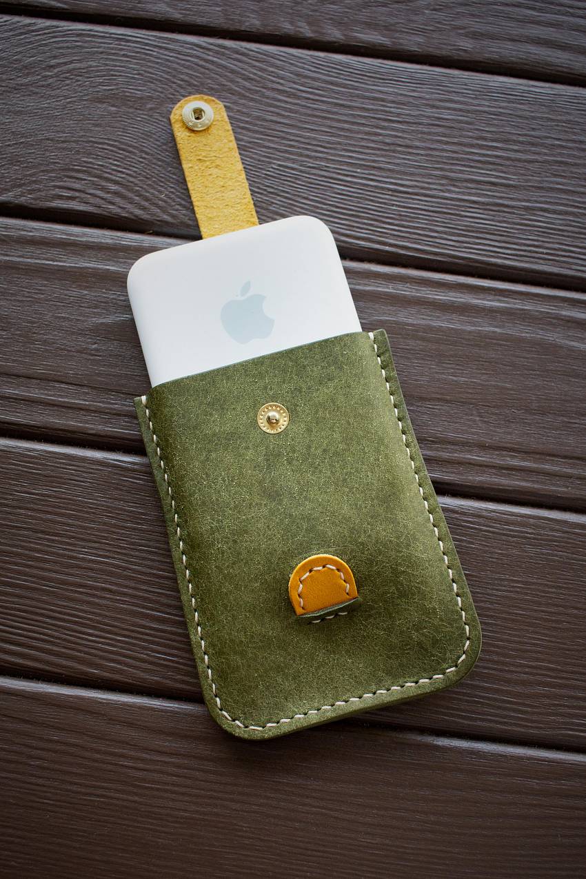 Чехол для MagSafe Battery Pack из натуральной кожи в цвете «Олива + манго»
